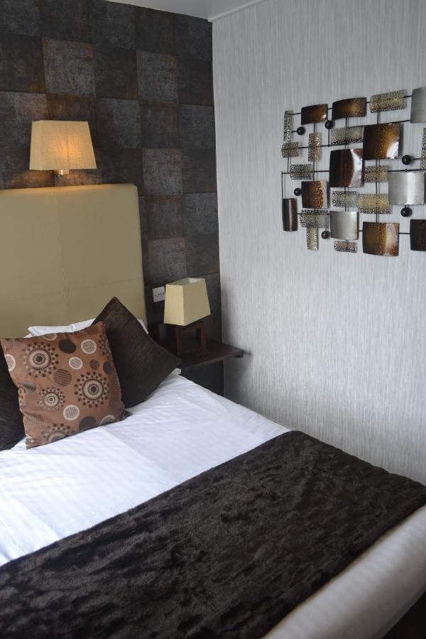 The White House Hotel Telford Bagian luar foto