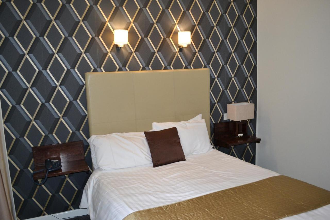 The White House Hotel Telford Bagian luar foto