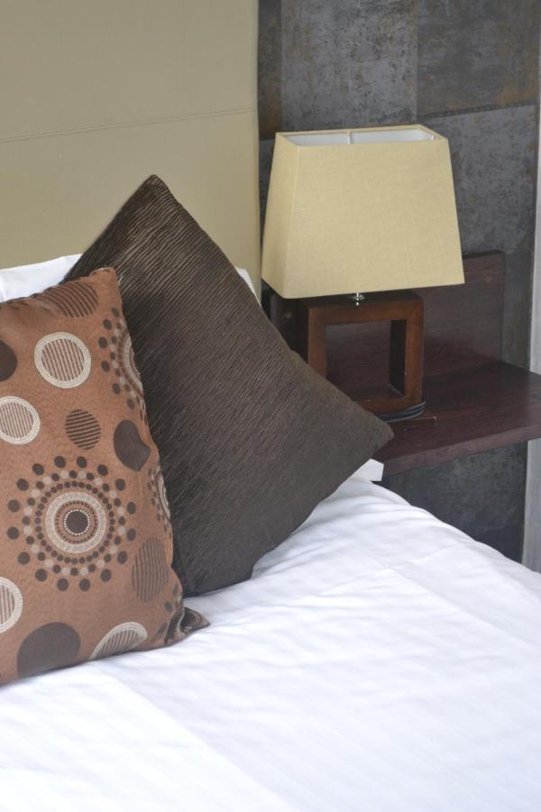 The White House Hotel Telford Bagian luar foto