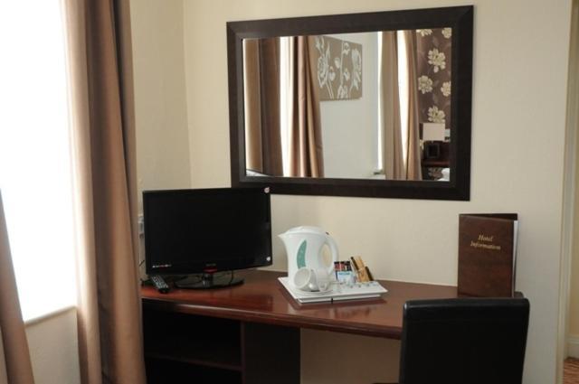 The White House Hotel Telford Ruang foto