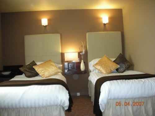 The White House Hotel Telford Ruang foto
