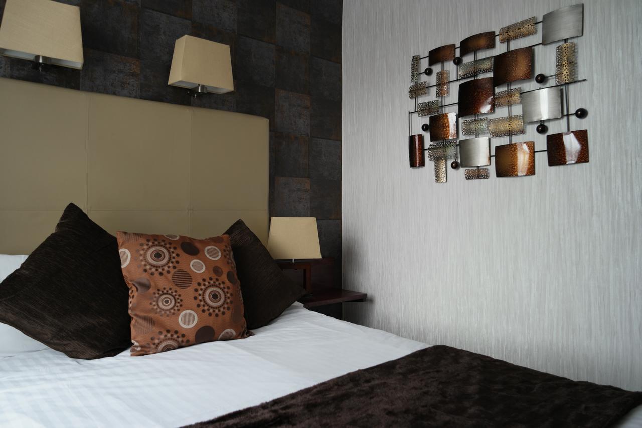 The White House Hotel Telford Bagian luar foto