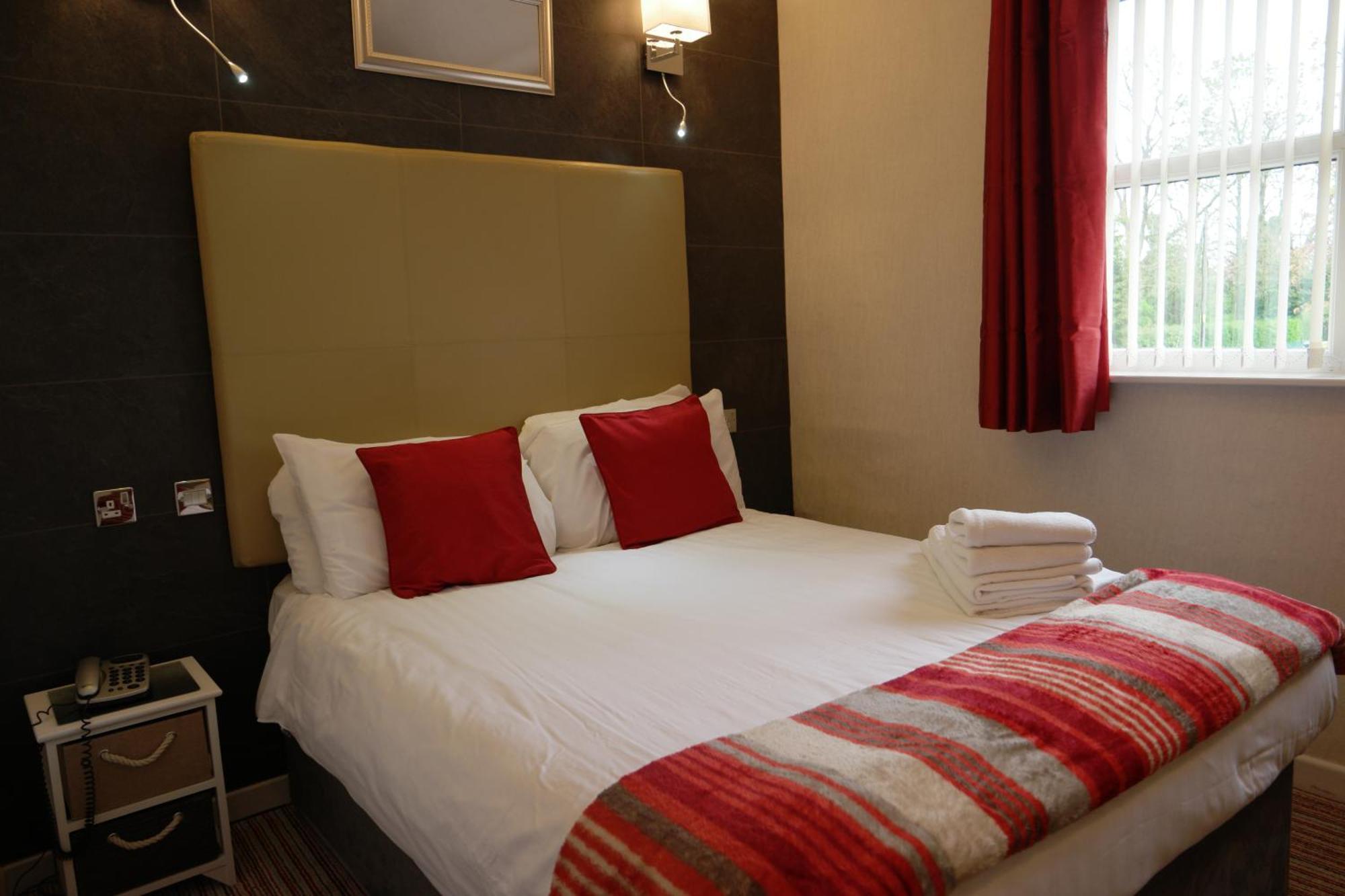 The White House Hotel Telford Bagian luar foto